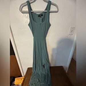 Lulu’s green backless dress